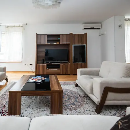 Spacious & Modern Apartment In The City Centre Sarajevo Exterior photo