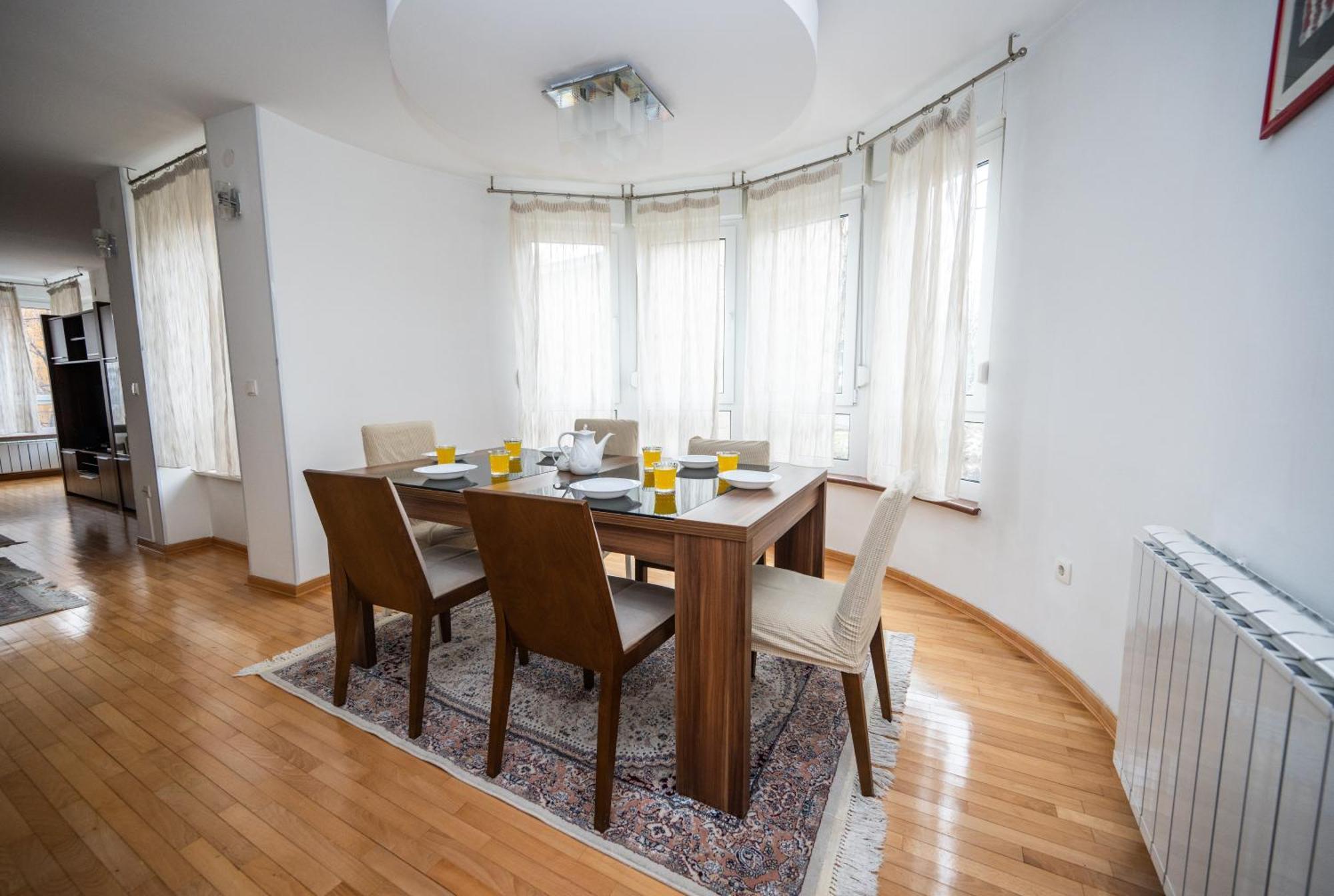 Spacious & Modern In The Centre